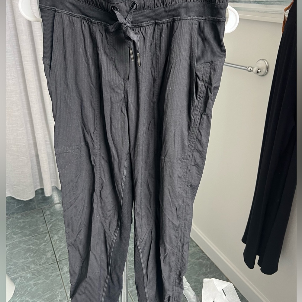 Lululemon dance studio mid ride cropped pant
